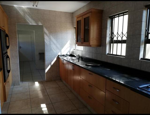 4 BEDROOM HOUSE FOR SALE IN NIEUW MUCKLENEUK